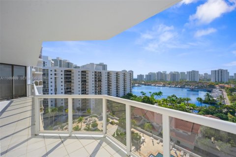 Copropriété à vendre à Aventura, Floride: 2 chambres, 135.64 m2 № 2272676 - photo 4