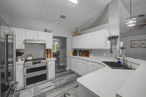 Villa ou maison à vendre à Port St. Lucie, Floride: 3 chambres, 189.06 m2 № 2260784 - photo 9