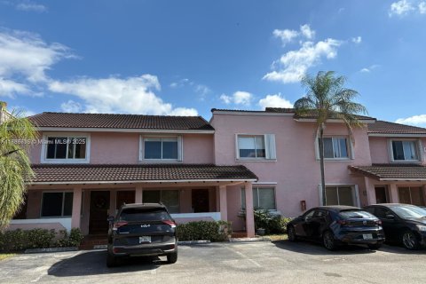 Condo in Doral, Florida, 2 bedrooms  № 1940965 - photo 2