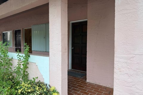 Condo in Doral, Florida, 2 bedrooms  № 1940965 - photo 3