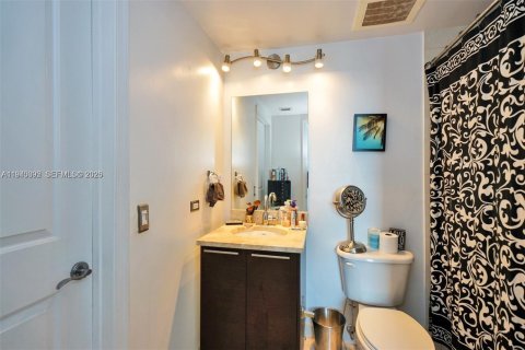 Condo in Miami, Florida, 2 bedrooms  № 2078145 - photo 12