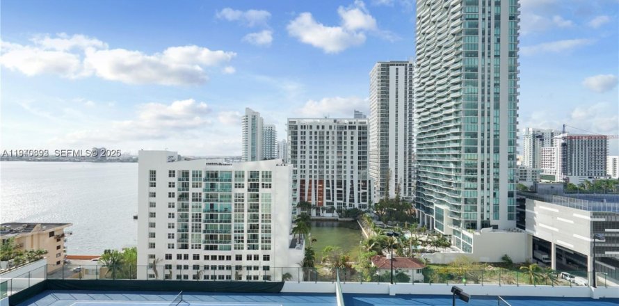 Condo in Miami, Florida, 2 bedrooms  № 2078145