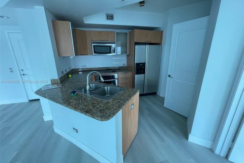 Condo in Miami, Florida, 2 bedrooms  № 2078145 - photo 11