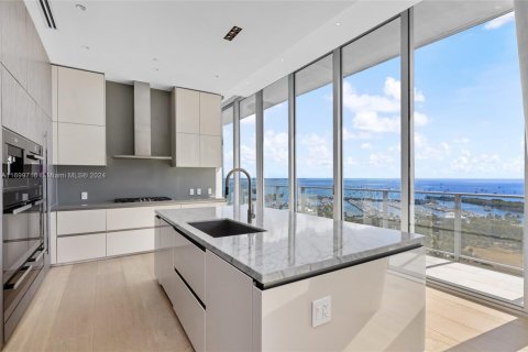 Copropriété à vendre à Miami, Floride: 5 chambres, 335.1 m2 № 1934697 - photo 28