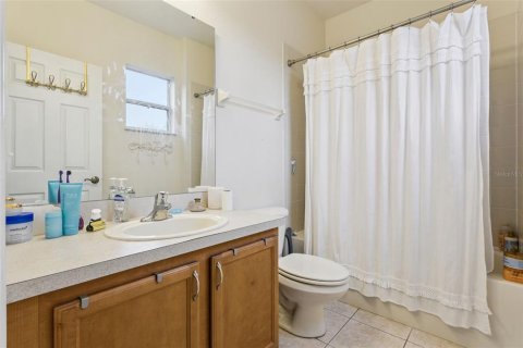 House in Clermont, Florida 4 bedrooms, 321.35 sq.m. № 2122227 - photo 21