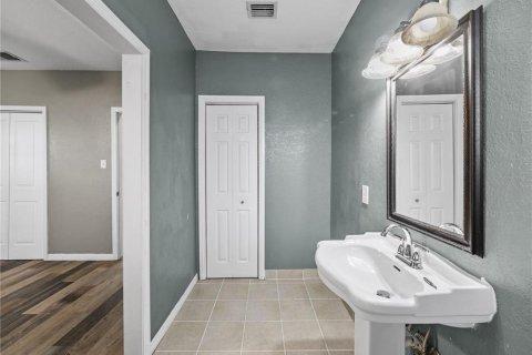 House in Tavares, Florida 4 bedrooms, 301 sq.m. № 1517140 - photo 19