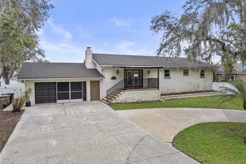 House in Tavares, Florida 4 bedrooms, 301 sq.m. № 1517140 - photo 1