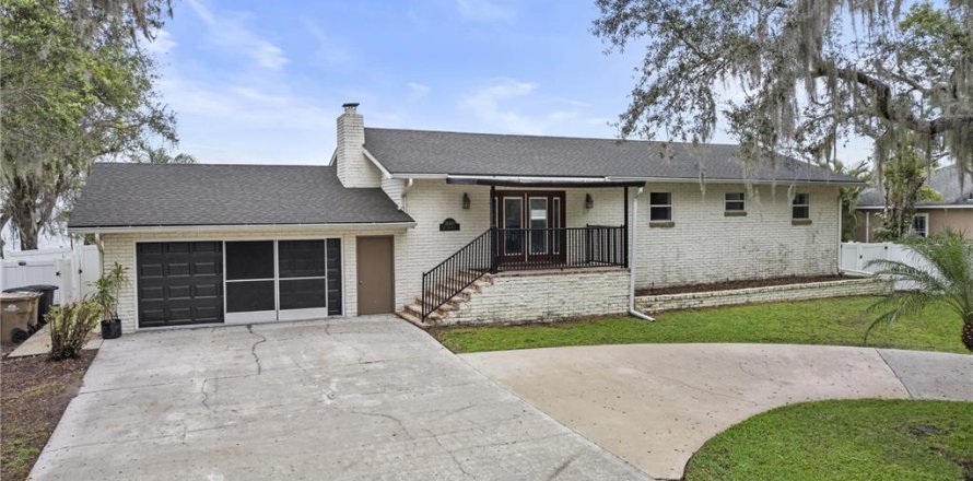 House in Tavares, Florida 4 bedrooms, 301 sq.m. № 1517140