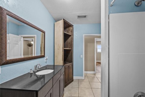 House in Tavares, Florida 4 bedrooms, 301 sq.m. № 1517140 - photo 23