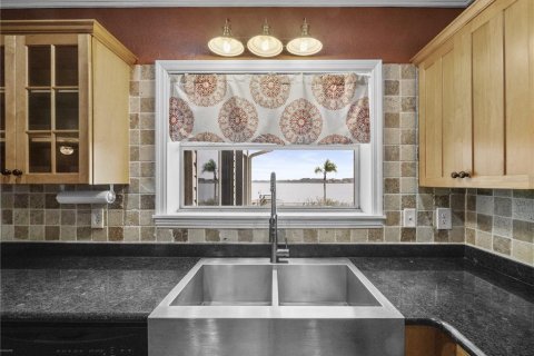 House in Tavares, Florida 4 bedrooms, 301 sq.m. № 1517140 - photo 12