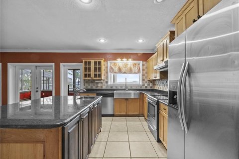 House in Tavares, Florida 4 bedrooms, 301 sq.m. № 1517140 - photo 10