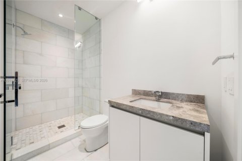 Condo in Miami, Florida, 2 bedrooms № 2256599 - photo 16