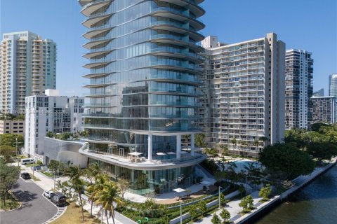 Condo in Miami, Florida, 2 bedrooms № 2256599 - photo 22