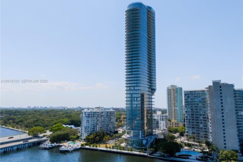 Condo in Miami, Florida, 2 bedrooms № 2256599 - photo 19