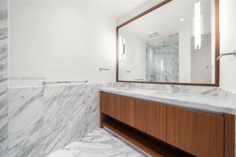 Condo in Miami, Florida, 2 bedrooms № 2256599 - photo 9