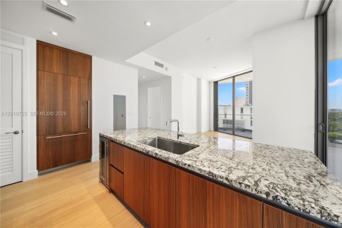 Condo in Miami, Florida, 2 bedrooms № 2256599 - photo 13