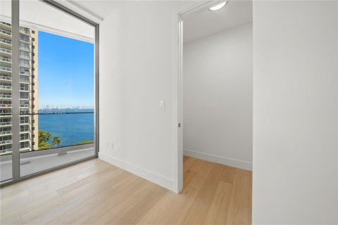 Condo in Miami, Florida, 2 bedrooms № 2256599 - photo 12