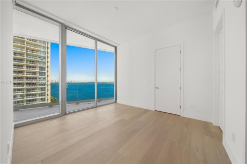 Condo in Miami, Florida, 2 bedrooms № 2256599 - photo 7