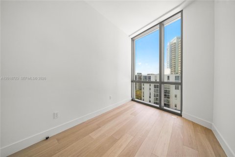 Condo in Miami, Florida, 2 bedrooms № 2256599 - photo 15