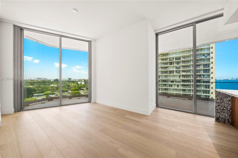 Condo in Miami, Florida, 2 bedrooms № 2256599 - photo 5