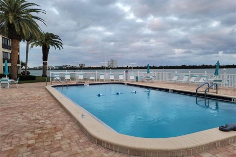 Condo in Clearwater, Florida, 2 bedrooms  № 1900510 - photo 9