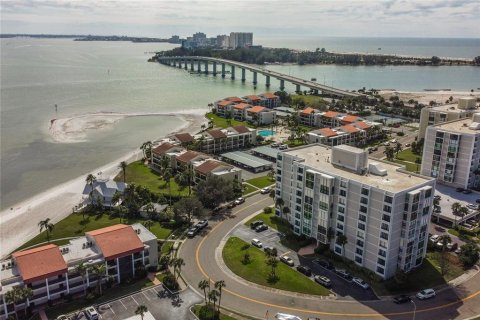 Condo in Clearwater, Florida, 2 bedrooms  № 1900510 - photo 1