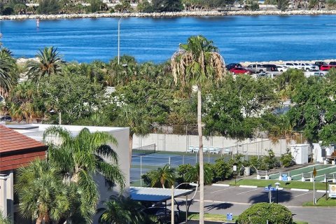 Condo in Clearwater, Florida, 2 bedrooms  № 1900510 - photo 24
