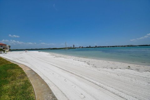 Condo in Clearwater, Florida, 2 bedrooms  № 1900510 - photo 14