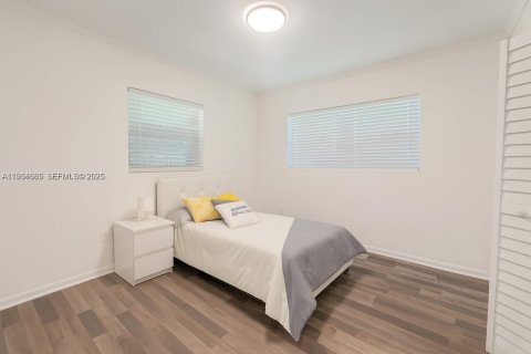 House in Miami, Florida 3 bedrooms, 114.73 sq.m. № 1992798 - photo 10