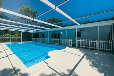 House in Miami, Florida 3 bedrooms, 114.73 sq.m. № 1992798 - photo 5