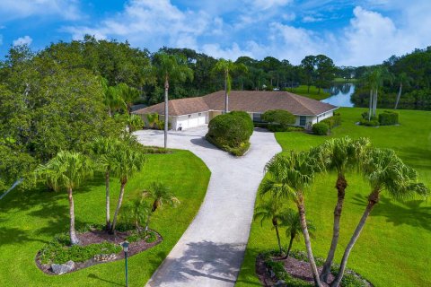 House in Palm City, Florida 4 bedrooms, 390.38 sq.m. № 2402351