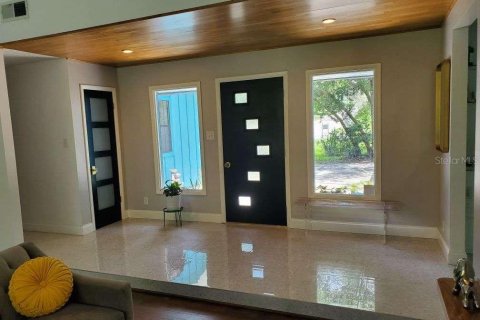 House in Temple Terrace, Florida 3 bedrooms, 190.91 sq.m. № 2212825 - photo 5