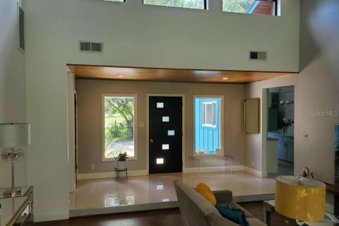 House in Temple Terrace, Florida 3 bedrooms, 190.91 sq.m. № 2212825 - photo 4