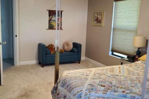 House in Temple Terrace, Florida 3 bedrooms, 190.91 sq.m. № 2212825 - photo 21