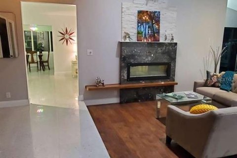 House in Temple Terrace, Florida 3 bedrooms, 190.91 sq.m. № 2212825 - photo 23