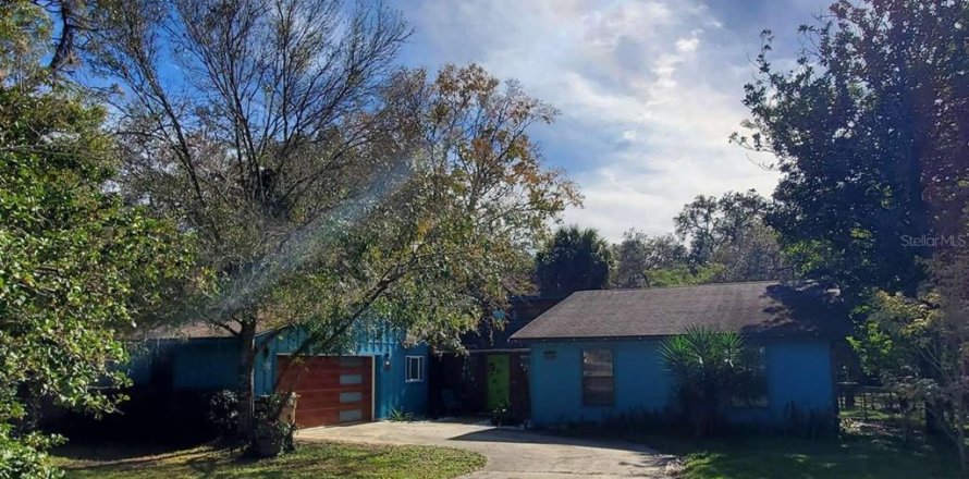 House in Temple Terrace, Florida 3 bedrooms, 190.91 sq.m. № 2212825