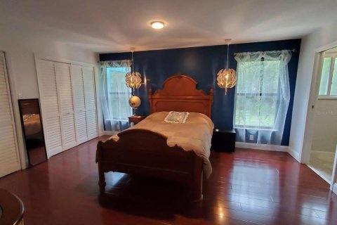 House in Temple Terrace, Florida 3 bedrooms, 190.91 sq.m. № 2212825 - photo 15