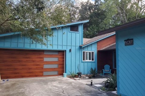House in Temple Terrace, Florida 3 bedrooms, 190.91 sq.m. № 2212825 - photo 22