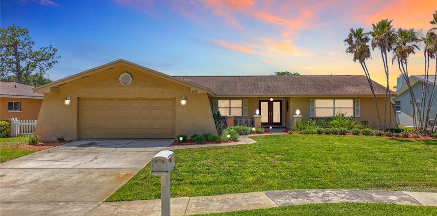 House in Seminole, Florida 3 bedrooms, 184.88 sq.m. № 2105324