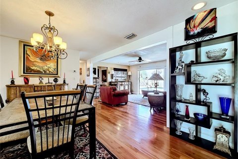 House in Seminole, Florida 3 bedrooms, 184.88 sq.m. № 2105324 - photo 16