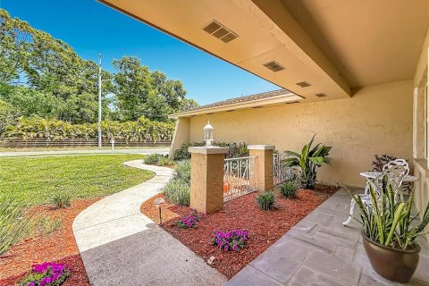 House in Seminole, Florida 4 bedrooms, 184.88 sq.m. № 2105324 - photo 30
