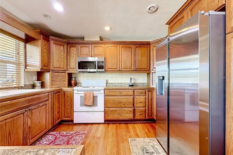 House in Seminole, Florida 3 bedrooms, 184.88 sq.m. № 2105324 - photo 17