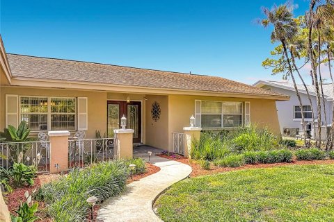 House in Seminole, Florida 3 bedrooms, 184.88 sq.m. № 2105324 - photo 5
