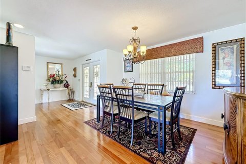 House in Seminole, Florida 3 bedrooms, 184.88 sq.m. № 2105324 - photo 13