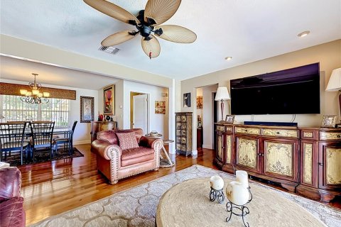 House in Seminole, Florida 3 bedrooms, 184.88 sq.m. № 2105324 - photo 11