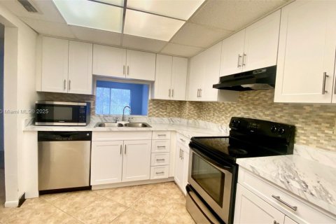 Condo in Coral Springs, Florida, 2 bedrooms  № 1489626 - photo 1