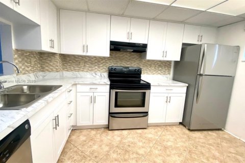 Condo in Coral Springs, Florida, 2 bedrooms  № 1489626 - photo 17