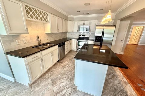 Commercial property in Orlando, Florida 5 bedrooms, 270.9 sq.m. № 1878107 - photo 6