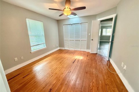 Commercial property in Orlando, Florida 5 bedrooms, 270.9 sq.m. № 1878107 - photo 22