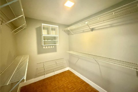 Commercial property in Orlando, Florida 5 bedrooms, 270.9 sq.m. № 1878107 - photo 29